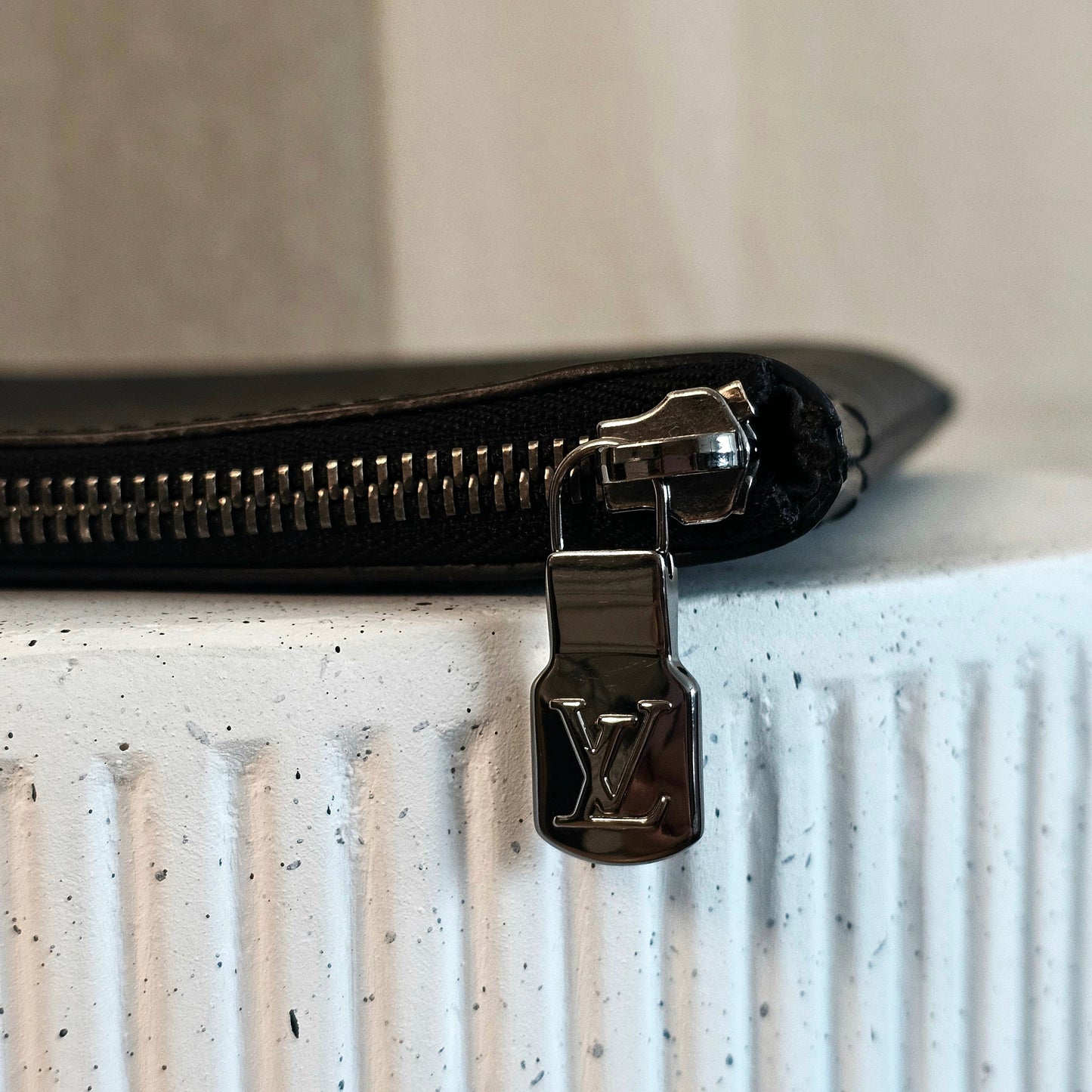 Louis Vuitton Discovery Pochette Monogram Eclipse