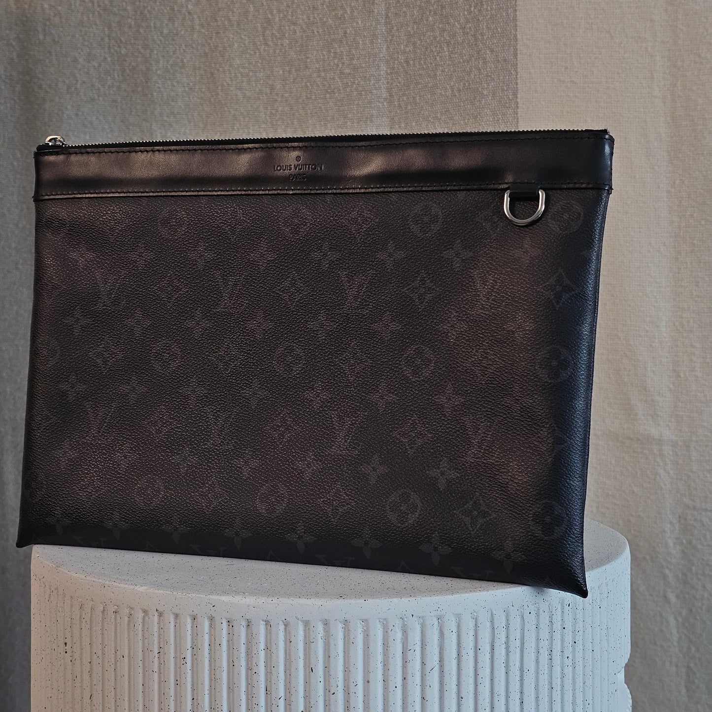 Louis Vuitton Discovery Pochette Monogram Eclipse